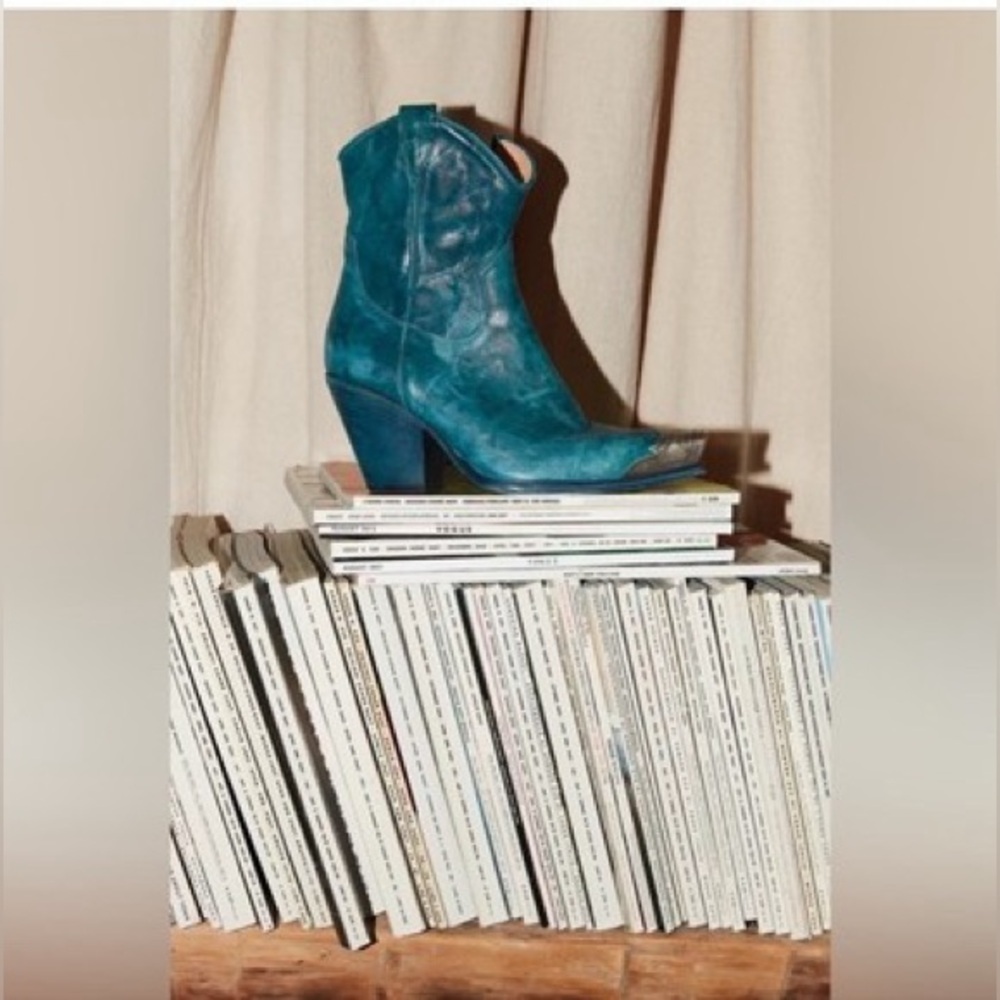 SOLD OUT Vero Cuoio Brayden Western Ankle Boots Petrol Blue 37.5